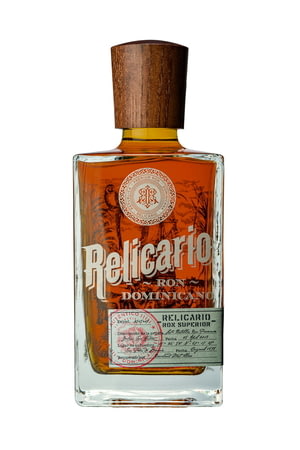 rhum-republique-dominicaine-relicario-superior-bouteille.jpg